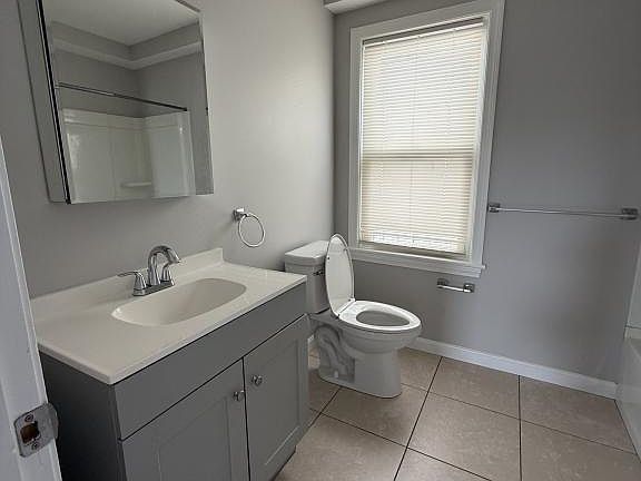 3rd image of 87 Orange St