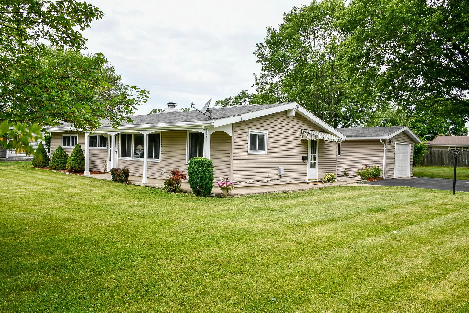 908 Van Kirk Dr photo 1