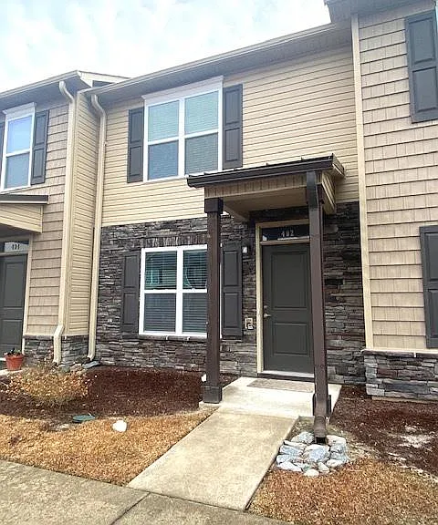 402 Sullivan Loop Rd — Photo 1