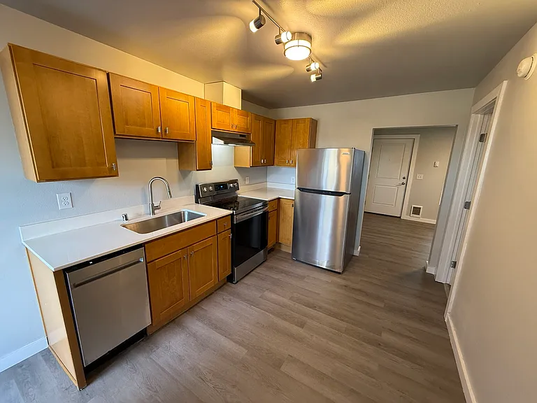 3130 Broadway #6 — Photo 6