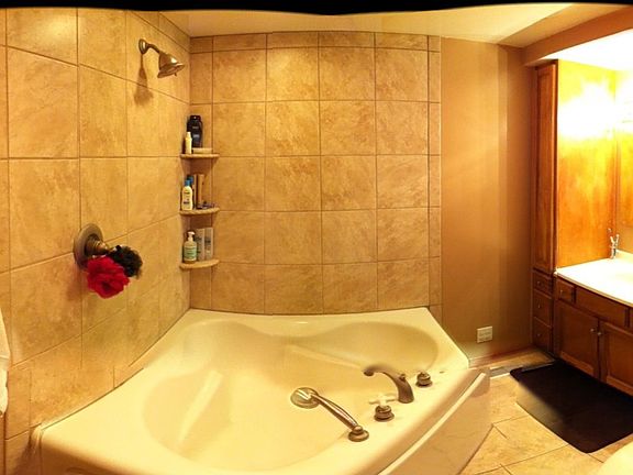 Main Bath (Panoramic)