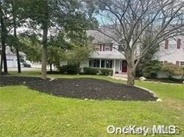 9 Crest Hollow Lane, Manorville, NY 11949