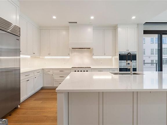 2nd image of 2520 Peachtree Rd NW #403