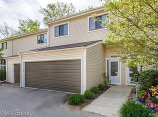 5856 Shore Ct, Clarkston, MI