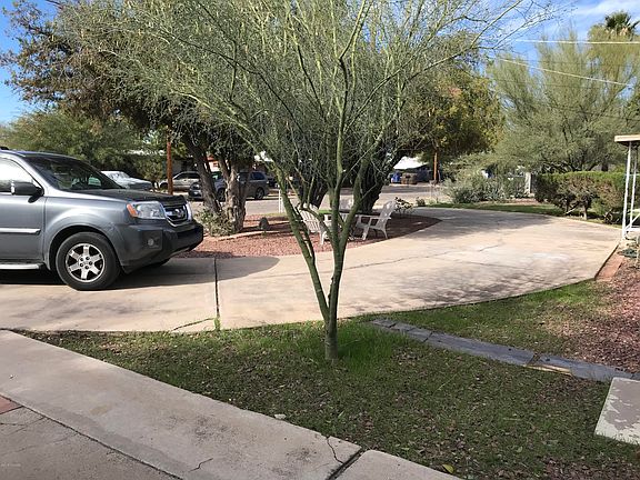 3rd image of 2240 N Chrysler Dr