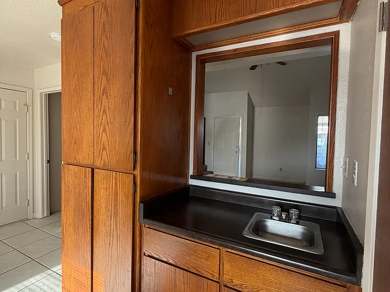 600 E Hawkeye Ave #B — Photo 9