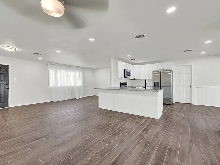 129 Young Ave — Photo 3