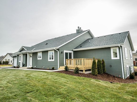 3rd image of W206N16178 Stonebrook DRIVE