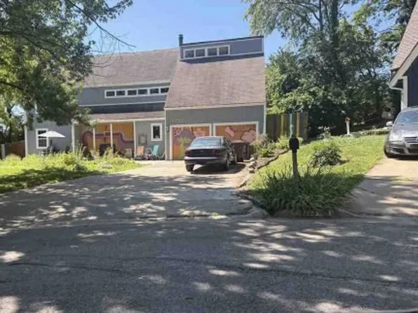 1032 Rogers Pl, Lawrence, KS 66049