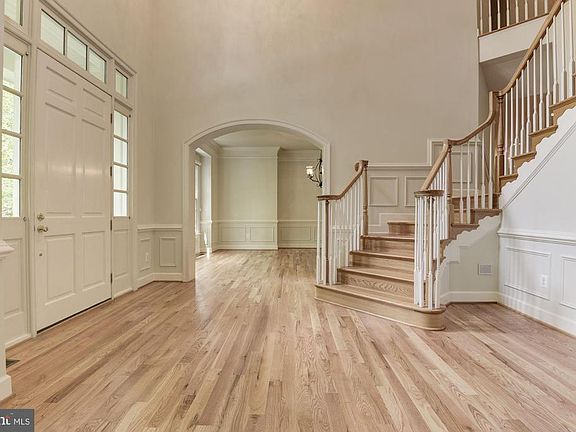 5th image of 8101 Tomlinson Ave