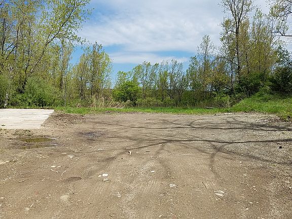 4th image of Livingston Ave