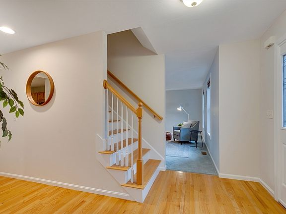 3rd image of 11 Williams Cir