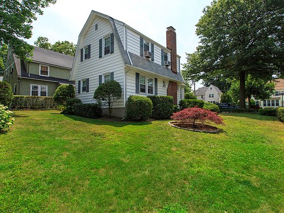 5th image of 85 Chatsworth Ave