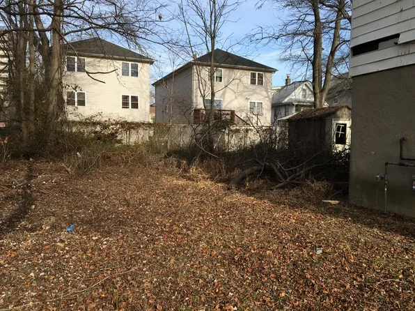 27 Benjamin Pl, Staten Island, NY 10303
