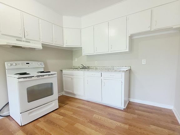3rd image of 2417 Sunset Ave