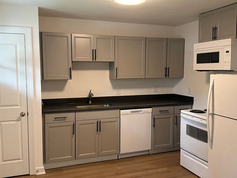 412 W Bend Dr — Photo 2