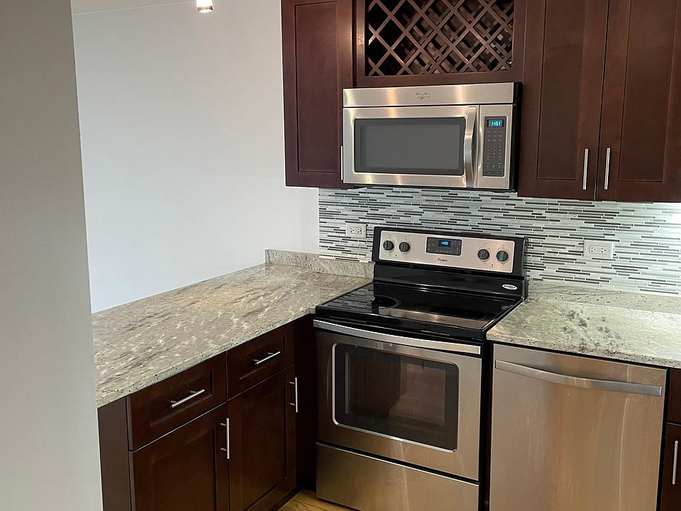 1st image of 1555 N Sandburg Ter APT 116