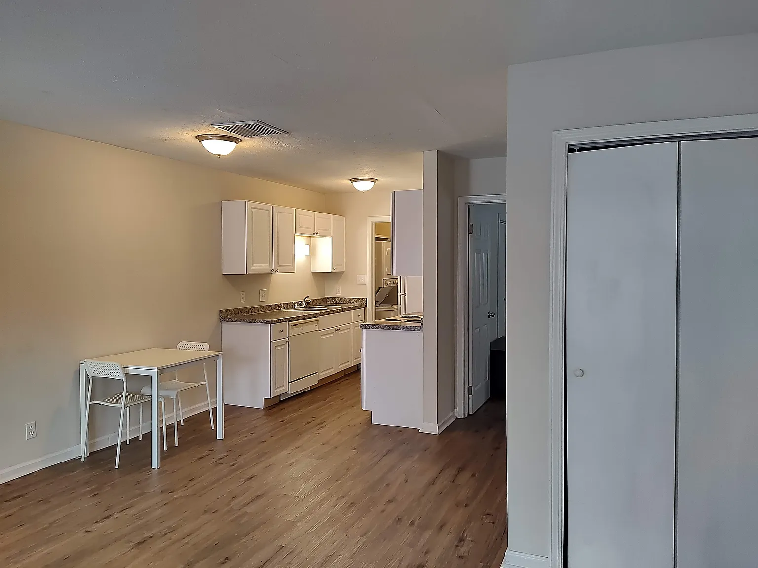 1 bed, 750 sqft, $1,150 — Photo 4
