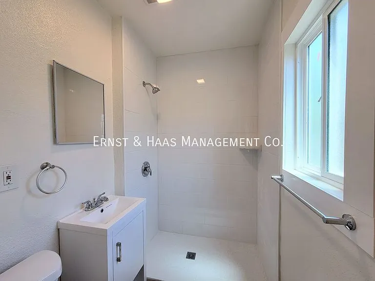 154 E Eagle St #1 — Photo 10