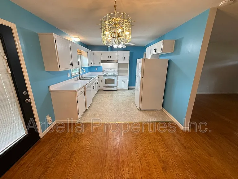 1713 Seward Dr — Photo 8
