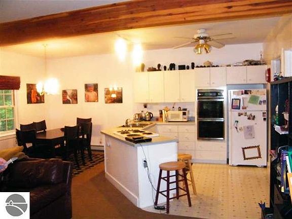 2nd image of 505 E Juniper Trl