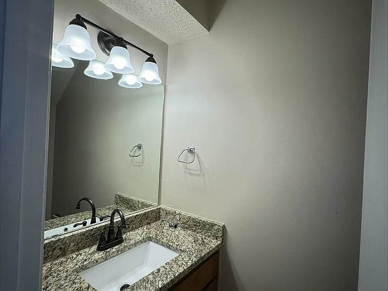1227 Dallas Dr — Photo 7