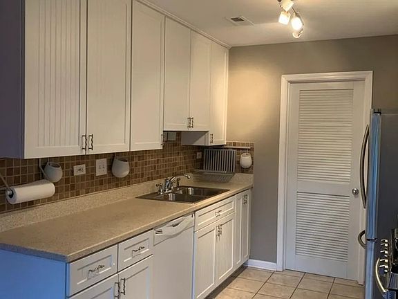 5th image of 7937 Knottingham Cir APT B