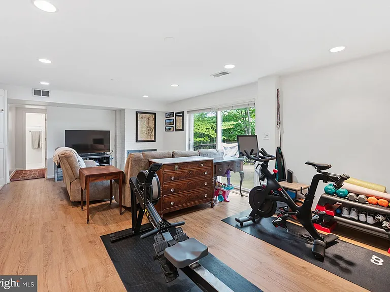 405 Underhill Pl — Photo 19