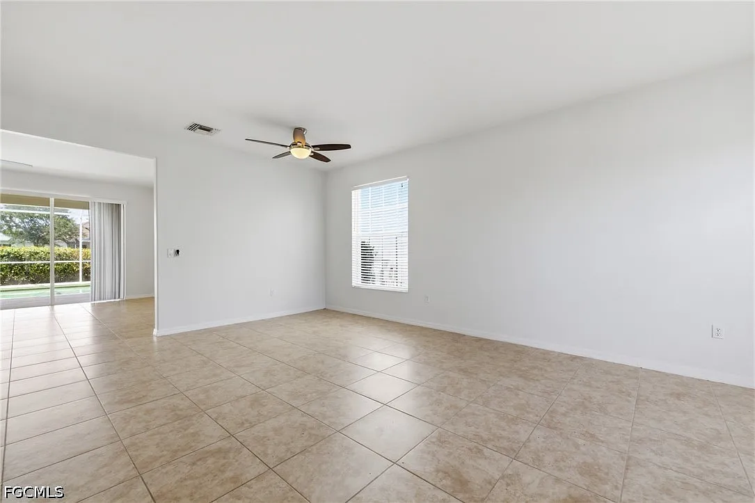 4 bed, 3.0 bath, 2794 sqft, $3,200 — Photo 3