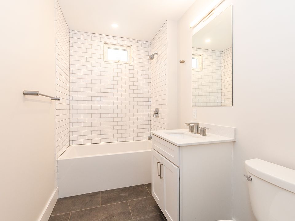 1st image of 24 Clary St #3R
