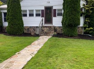 499 Cowtown Rd, Meadow Bridge, WV 25976