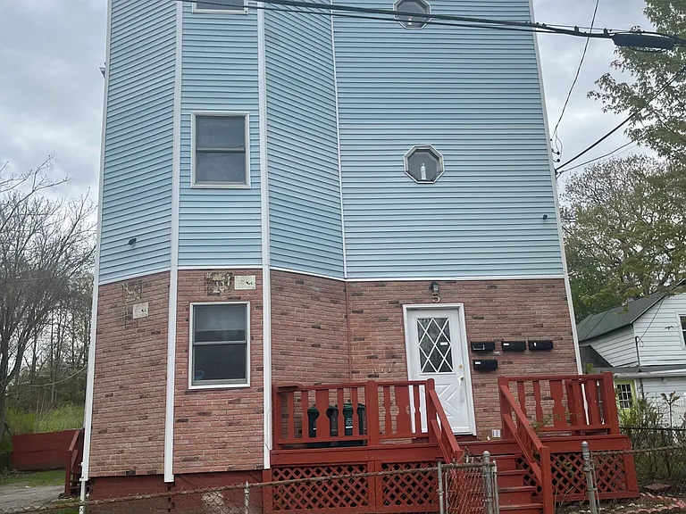 Webster Pl — Photo 1