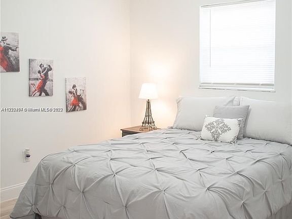 5th image of 43 NW 41st St #1