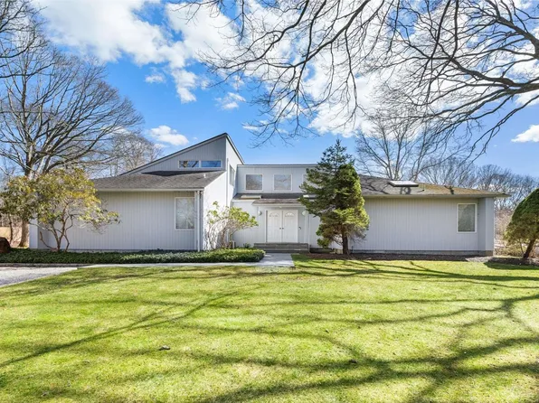 22 White Oak Lane, Southampton, NY 11968