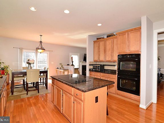 4th image of 2707 Dawn Dr