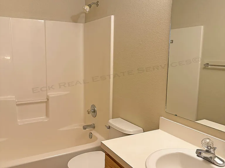 2759 Grand Cir — Photo 14