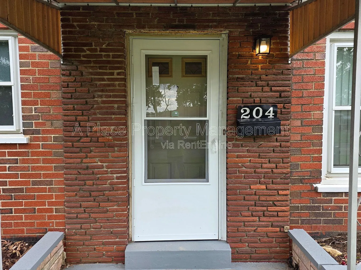 2 bed, 1.0 bath, 849 sqft, $1,195 — Photo 2
