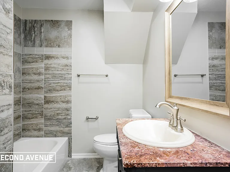 1011 Usher St — Photo 13