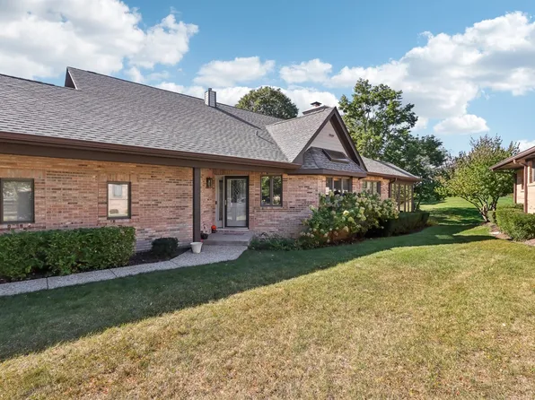 1698 Pebble Beach Dr, Hoffman Estates, IL 60169