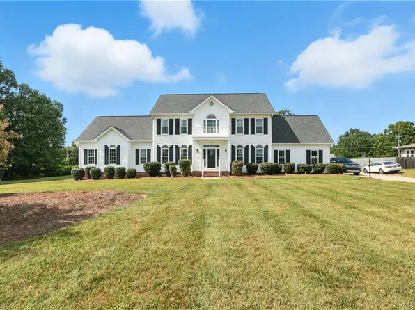 6905 Wicklow Dr, Browns Summit, NC 27214