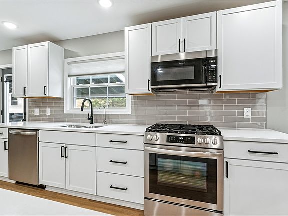 5th image of 557 Morningstar Dr