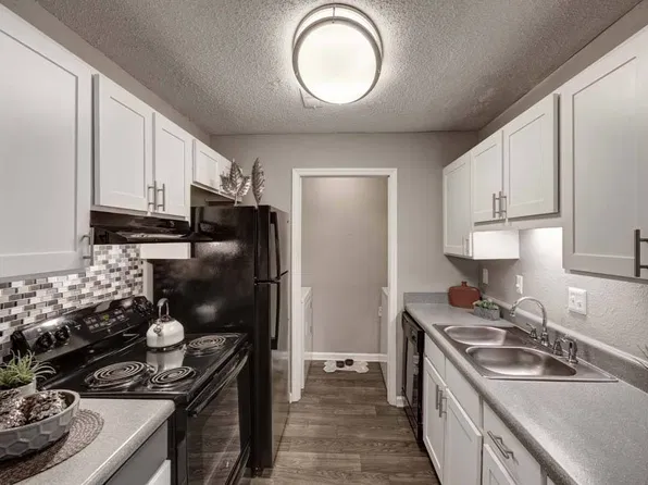 Harlowe Apartments