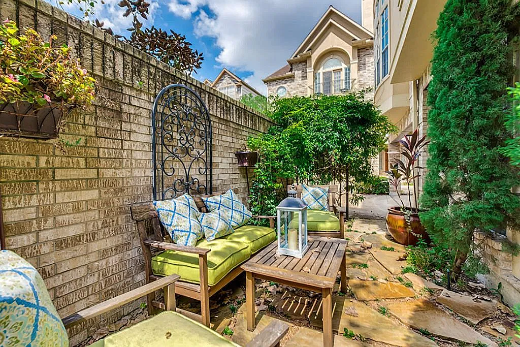 2 bed, 2.5 bath, 2580 sqft, $2,900 — Photo 4