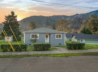 1418 SE Micelli St, Roseburg, OR 97470