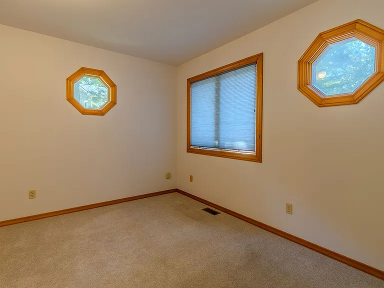 4015 Holiday North Ct — Photo 24