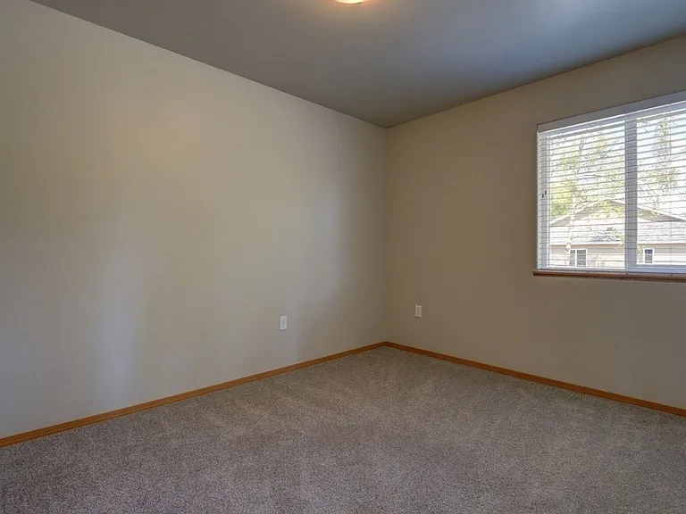 4565 W Overby St — Photo 11