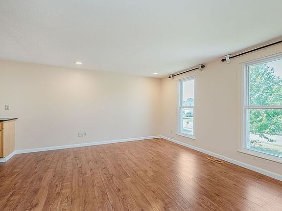4th image of 5951 Staffordshire Cir