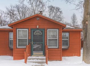 326 Sigsbee St, Rockford, MI
