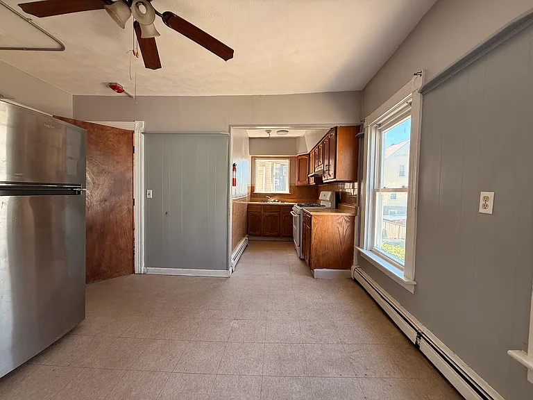 276 Lonsdale Ave #2 — Photo 3