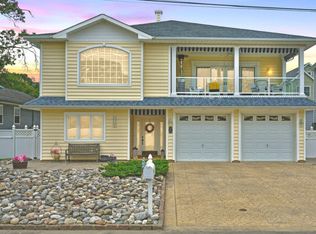 16 Cedar Crest Dr, Toms River, NJ 08753